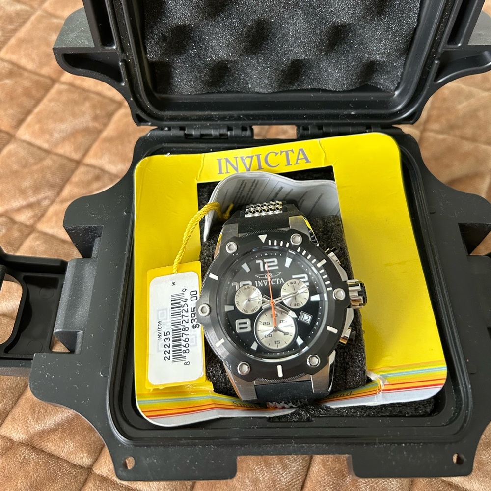 Invicta Speedway 22235 black rubber strap dive watch
